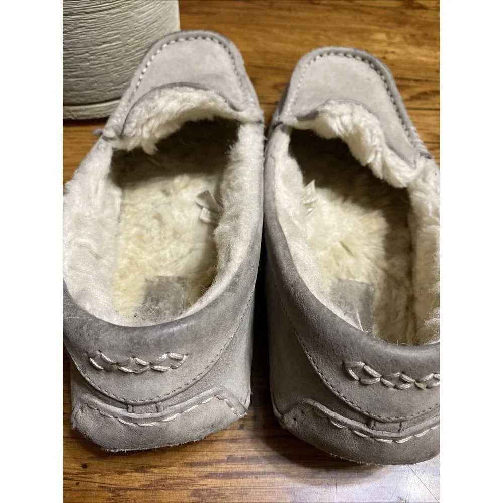 Ugg women's ansley moccasin size US 8 gray suede in great condition